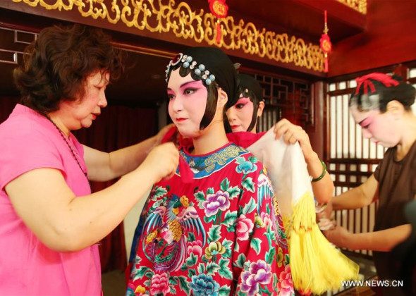 Overseas Chinese Teenagers Seek